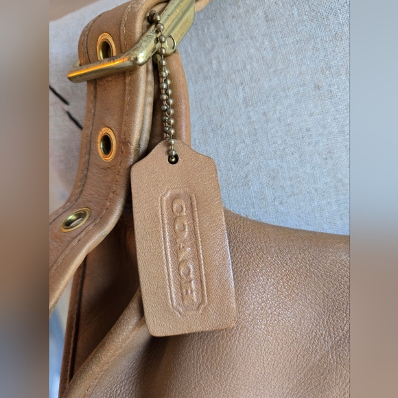 Vintage Coach 9718 Shoulder Crescent Flap Bag With Vintage Gold Hardware - Picture 9 of 16